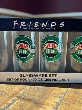 Central Perk Friends  Glasses new in box  set of 4 10 oz   Glasses
